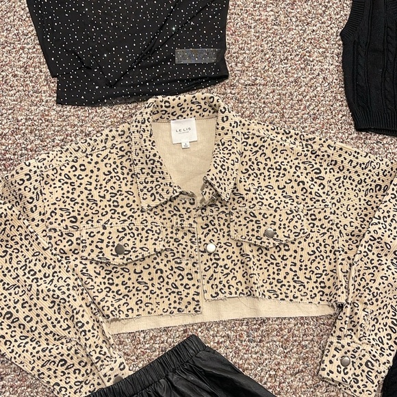 BUNDLE 2 Skirts, 2 sweaters, 1 sparkle top and cropped jacket - Picture 4 of 7